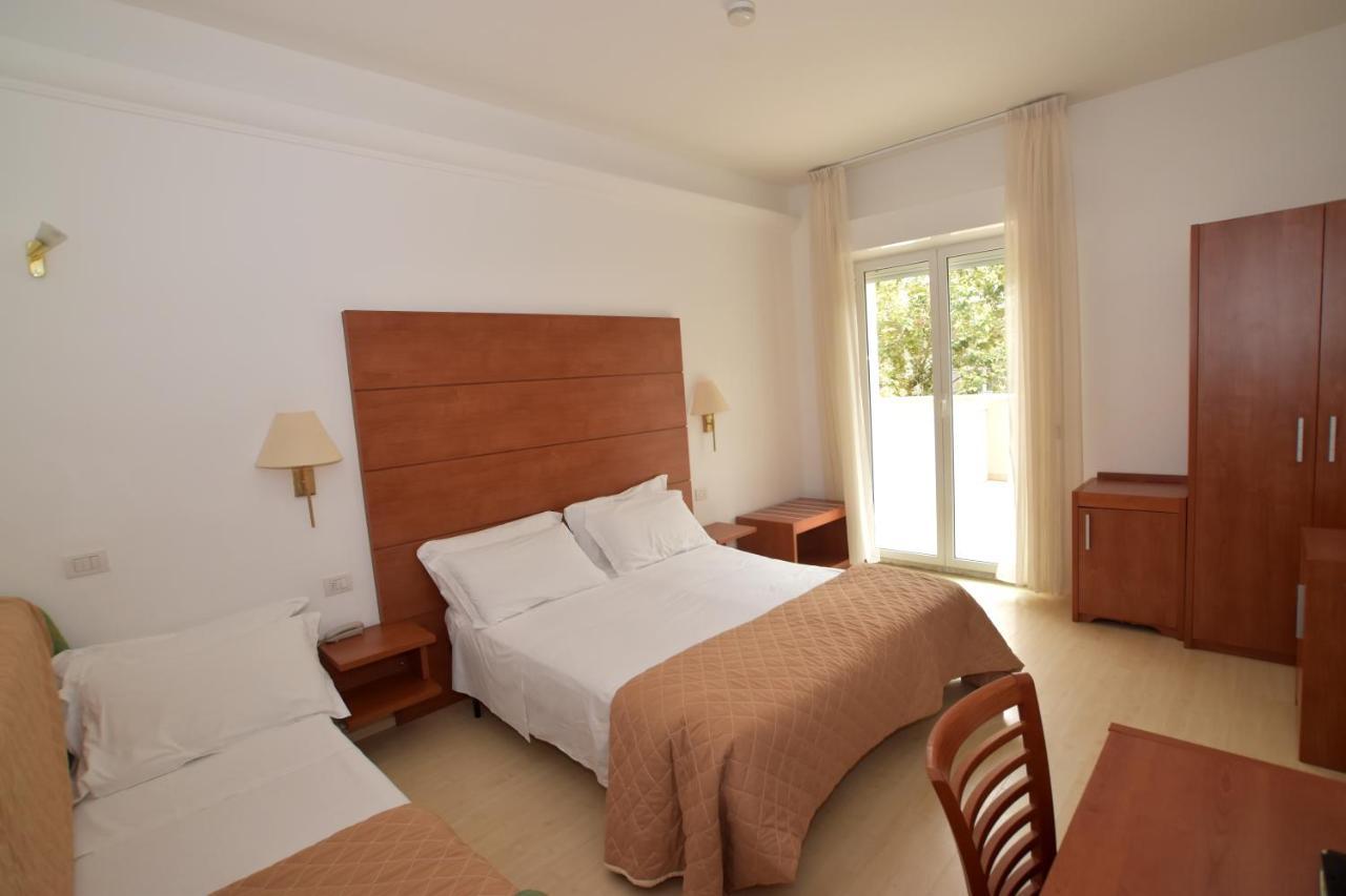 Hotel Villa Del Parco Rimini Exterior photo