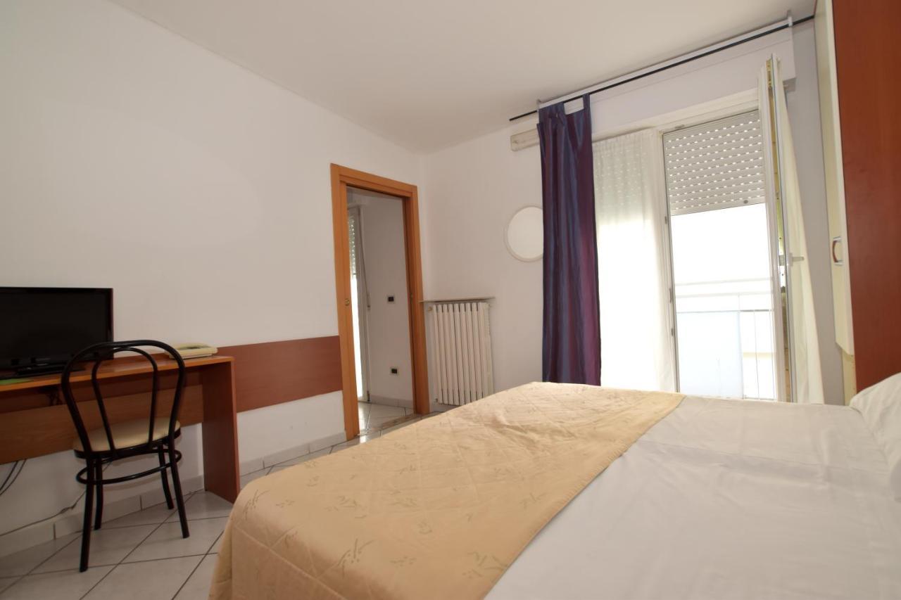 Hotel Villa Del Parco Rimini Exterior photo