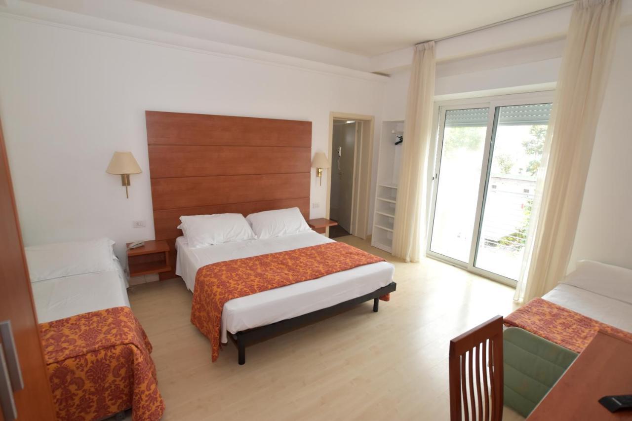 Hotel Villa Del Parco Rimini Exterior photo