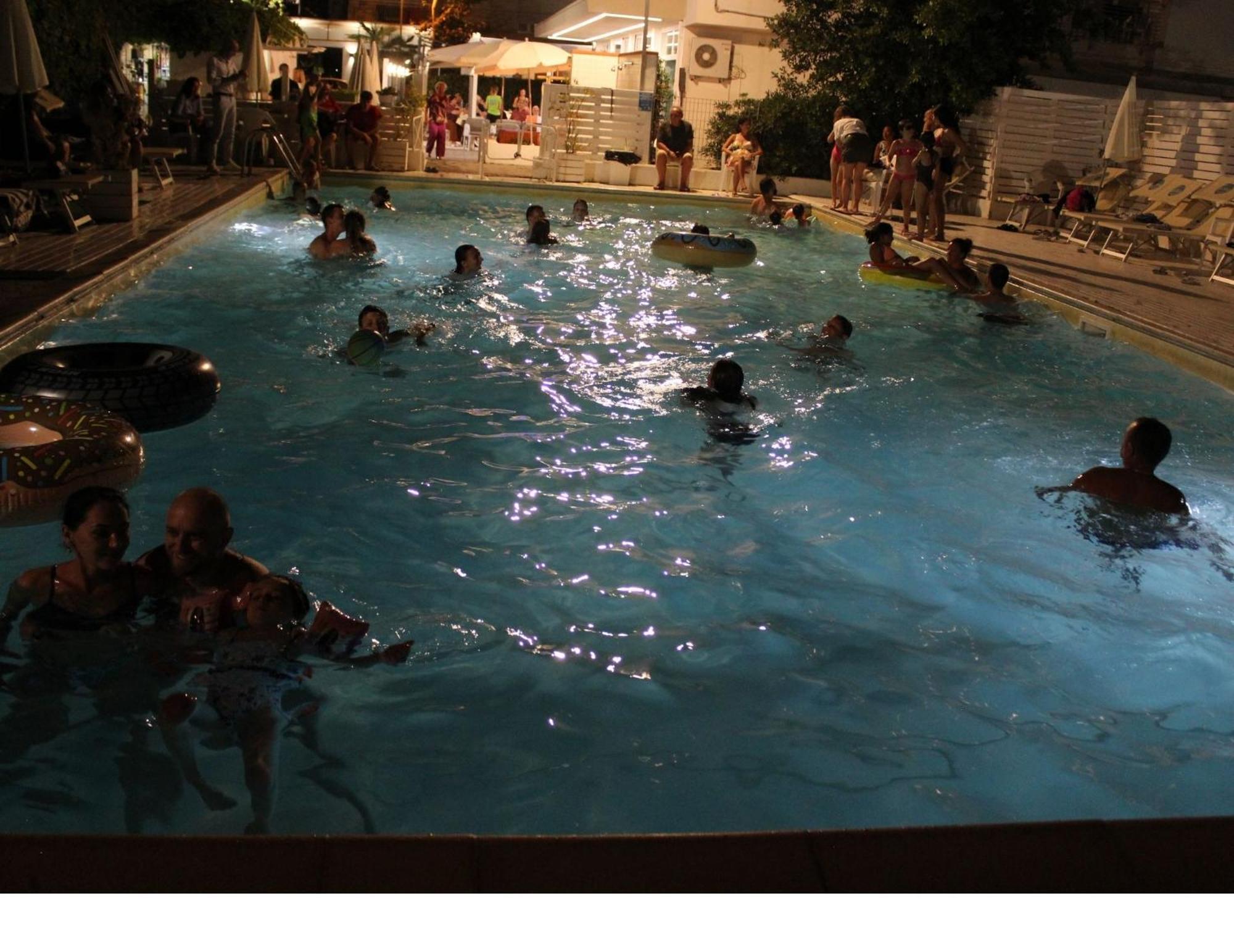 Hotel Villa Del Parco Rimini Exterior photo